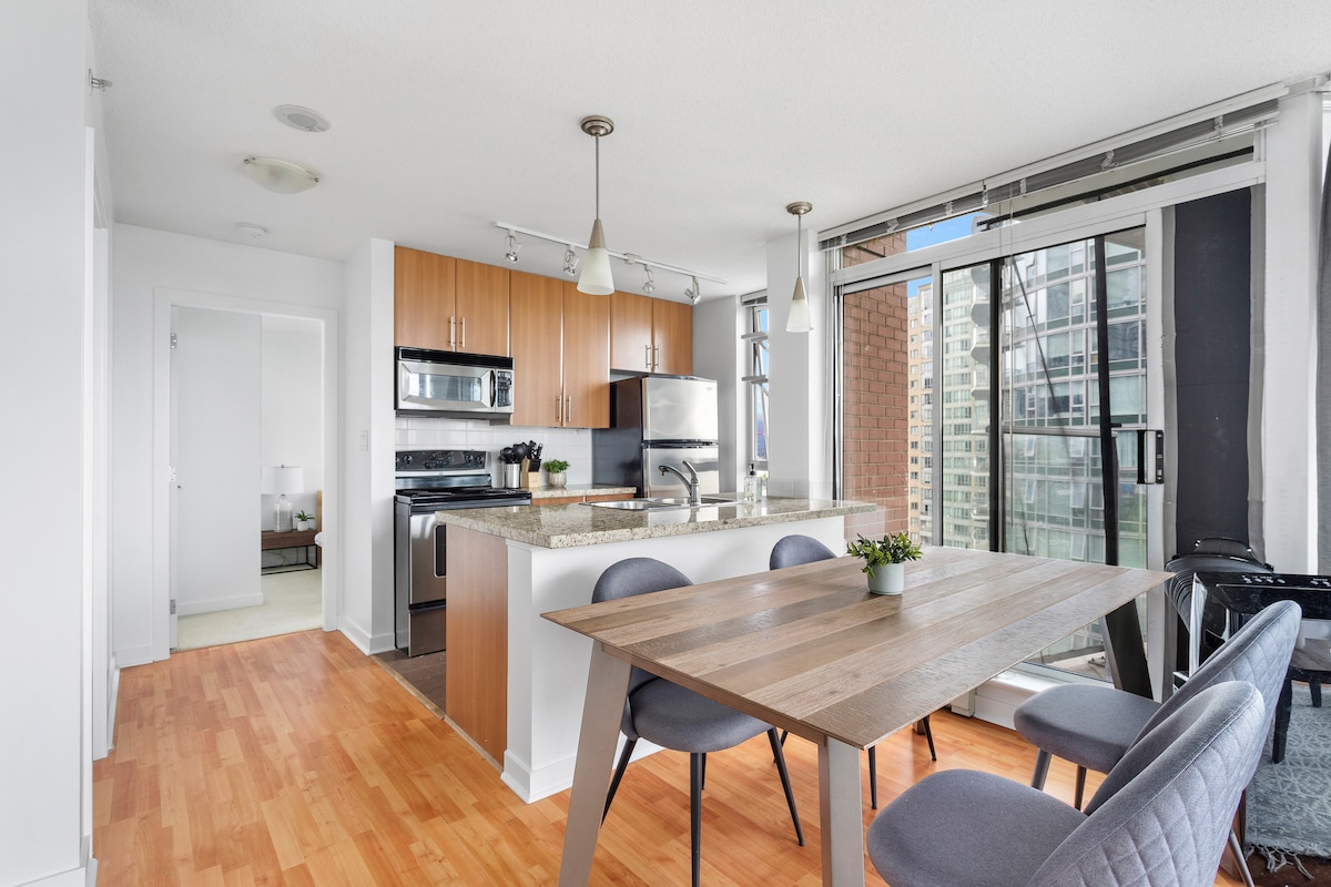 Newly Furnished Downtown Suite