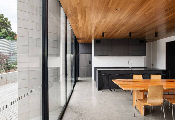 Luxury Home with Beach Access & Private Hot Tub gallery image 2