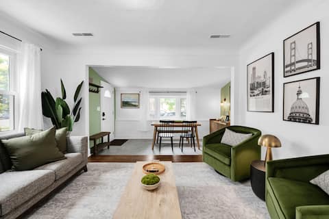 SuperHost| Cozy 2BR| Winter Escape Near DTW| Ranch