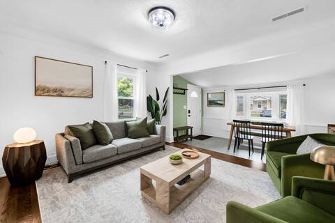 2BR up to 5 Guests*Near DTW DT Detroit*SuperHost