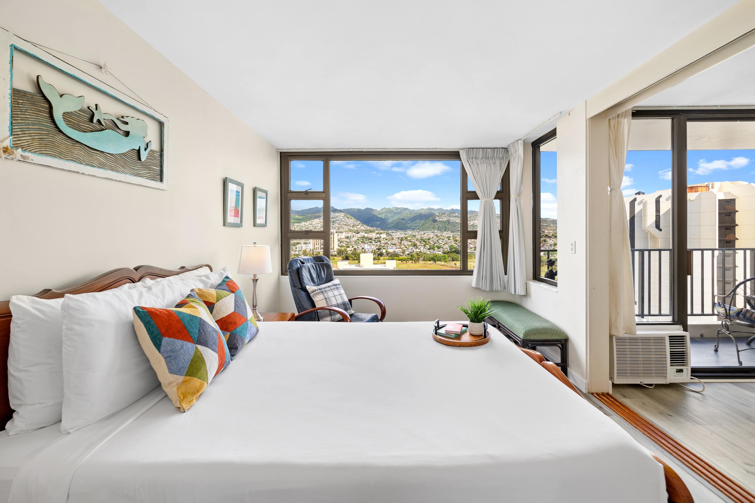 Condo in Honolulu · ★4.82 · 1 bedroom · 2 beds · 1 private bath - Image 13
