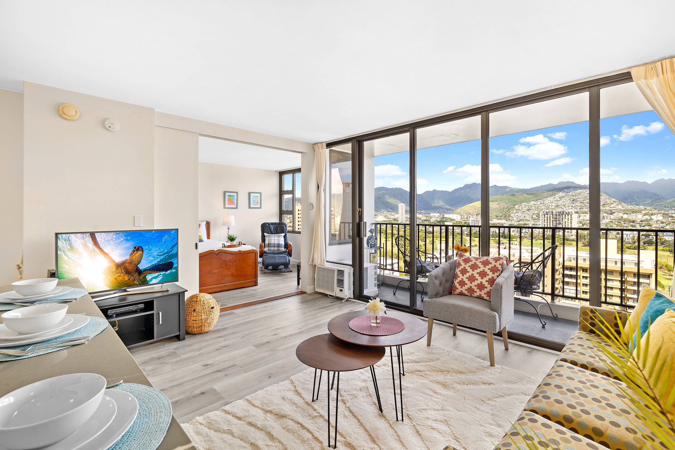 Condo in Honolulu · ★4.82 · 1 bedroom · 2 beds · 1 private bath - Image 6