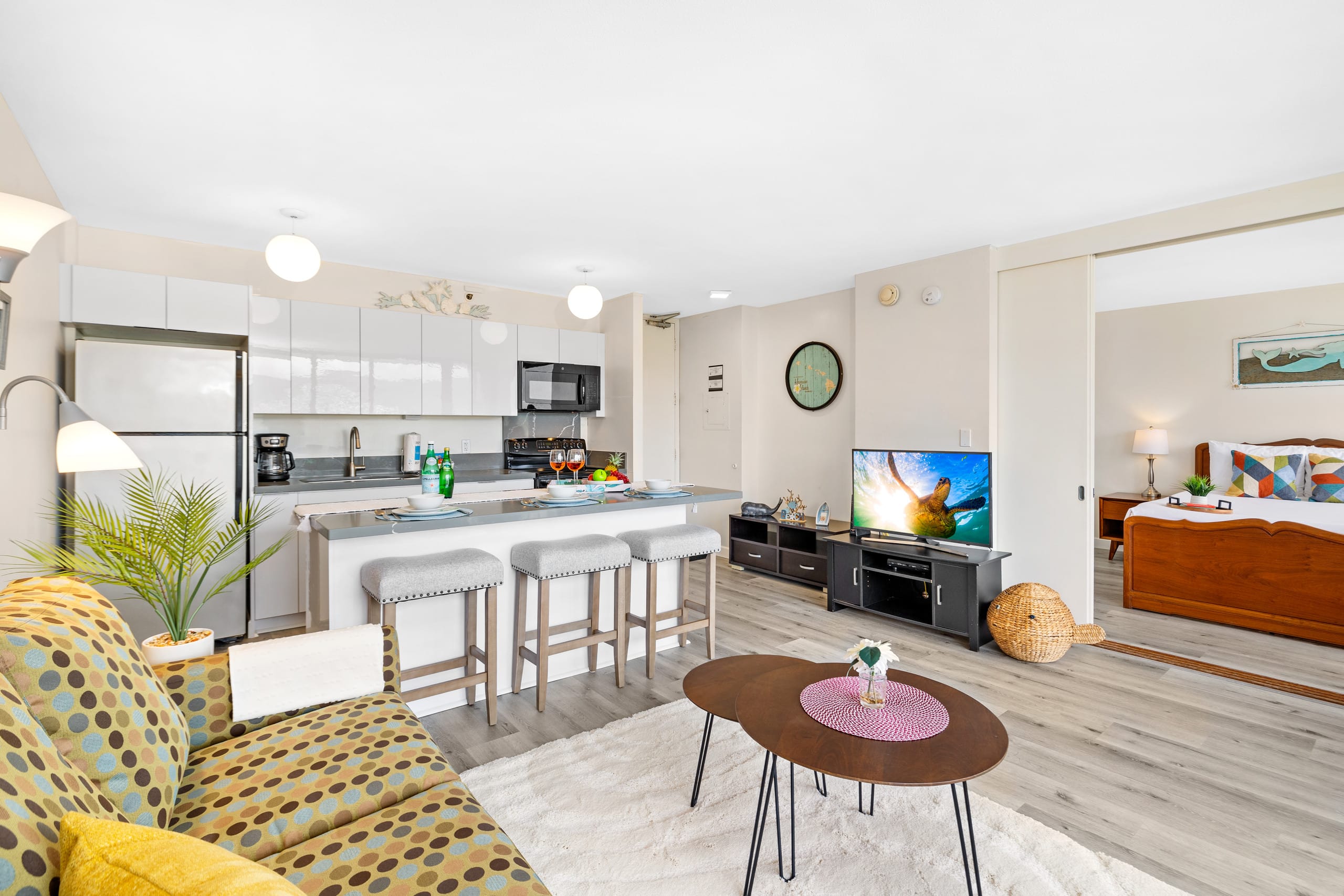 Condo in Honolulu · ★4.82 · 1 bedroom · 2 beds · 1 private bath - Image 10