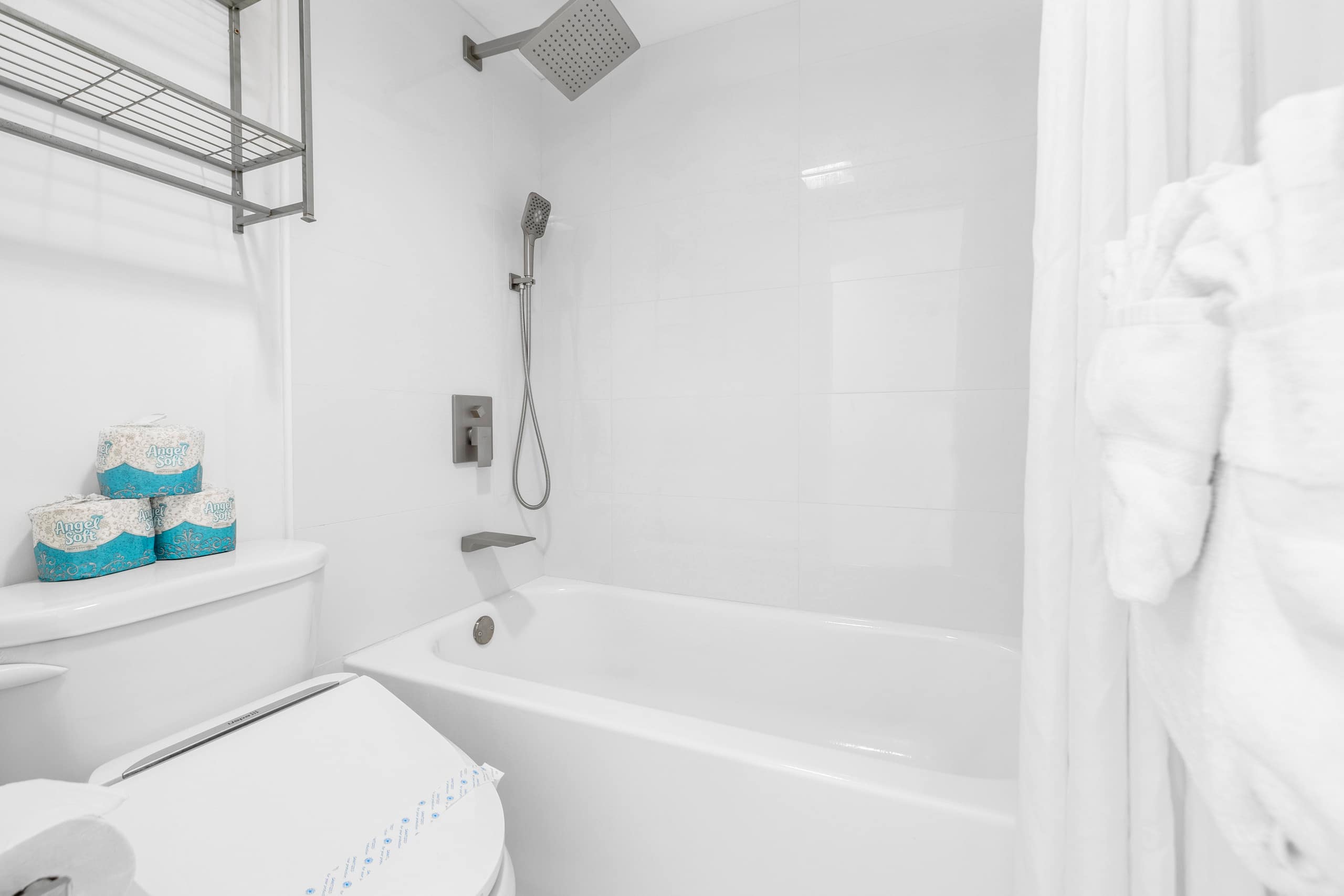 Condo in Honolulu · ★4.82 · 1 bedroom · 2 beds · 1 private bath - Image 19