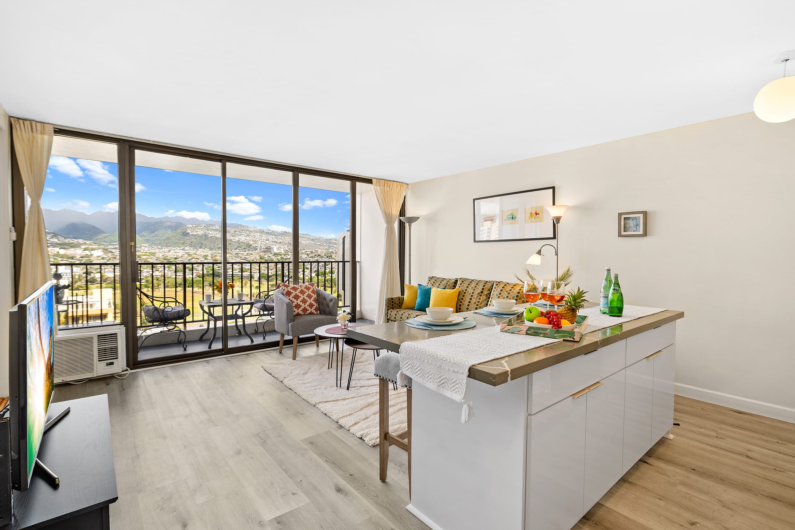 Condo in Honolulu · ★4.82 · 1 bedroom · 2 beds · 1 private bath - Image 11