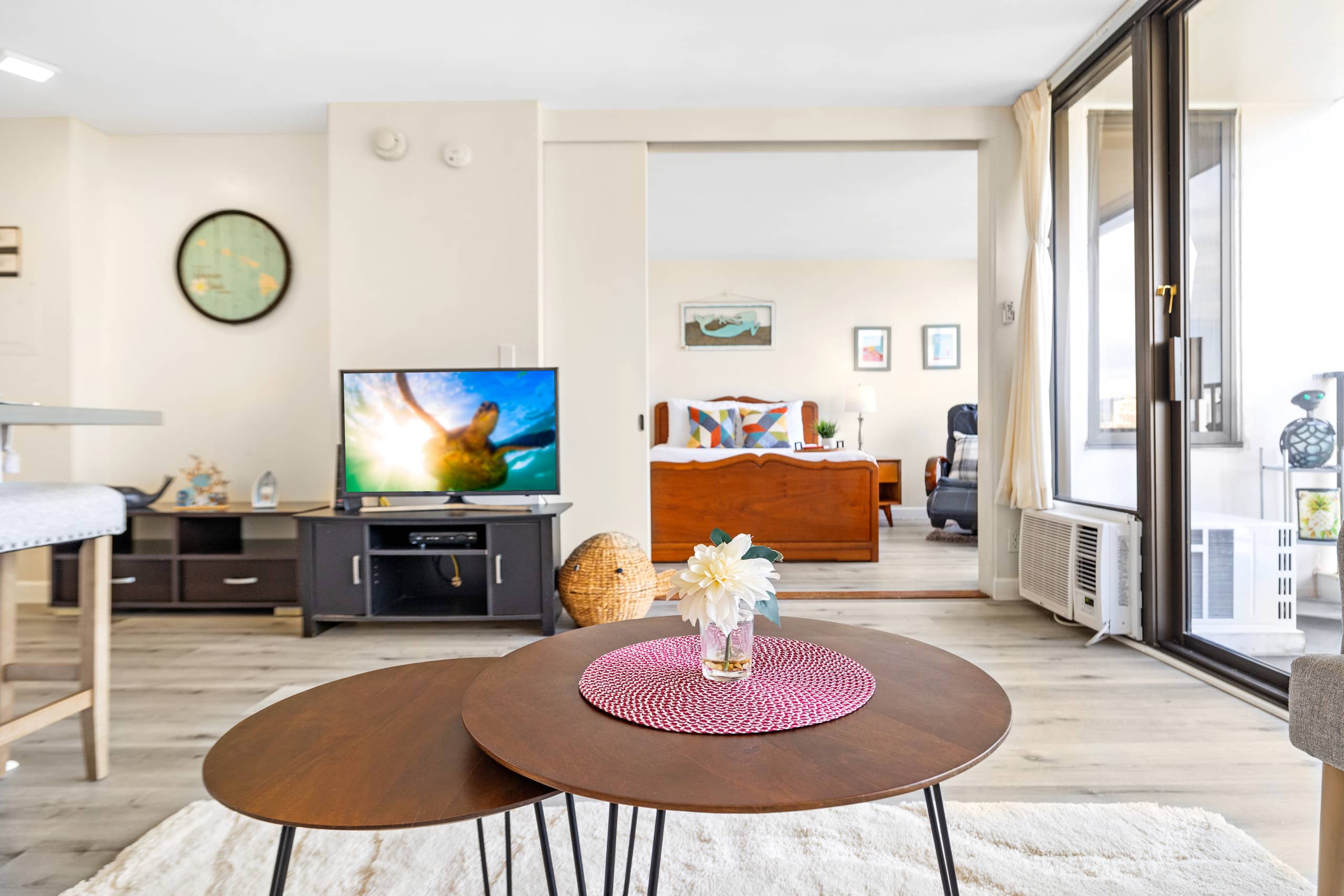 Condo in Honolulu · ★4.82 · 1 bedroom · 2 beds · 1 private bath - Image 2