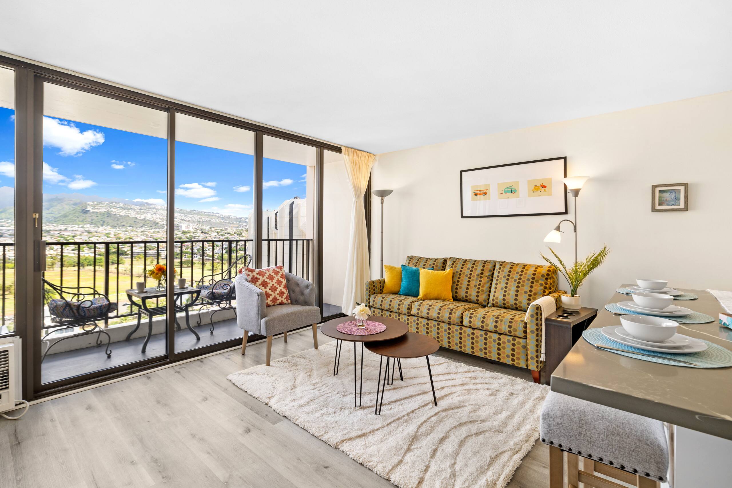 Condo in Honolulu · ★4.82 · 1 bedroom · 2 beds · 1 private bath - Image 5