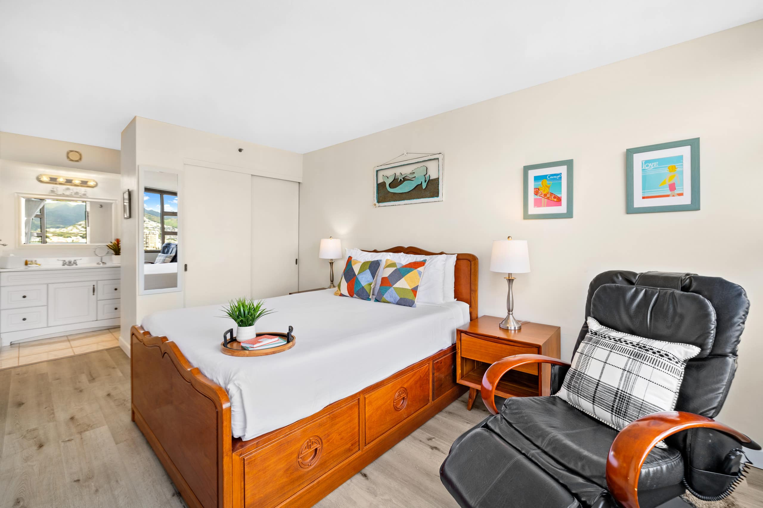 Condo in Honolulu · ★4.82 · 1 bedroom · 2 beds · 1 private bath - Image 15