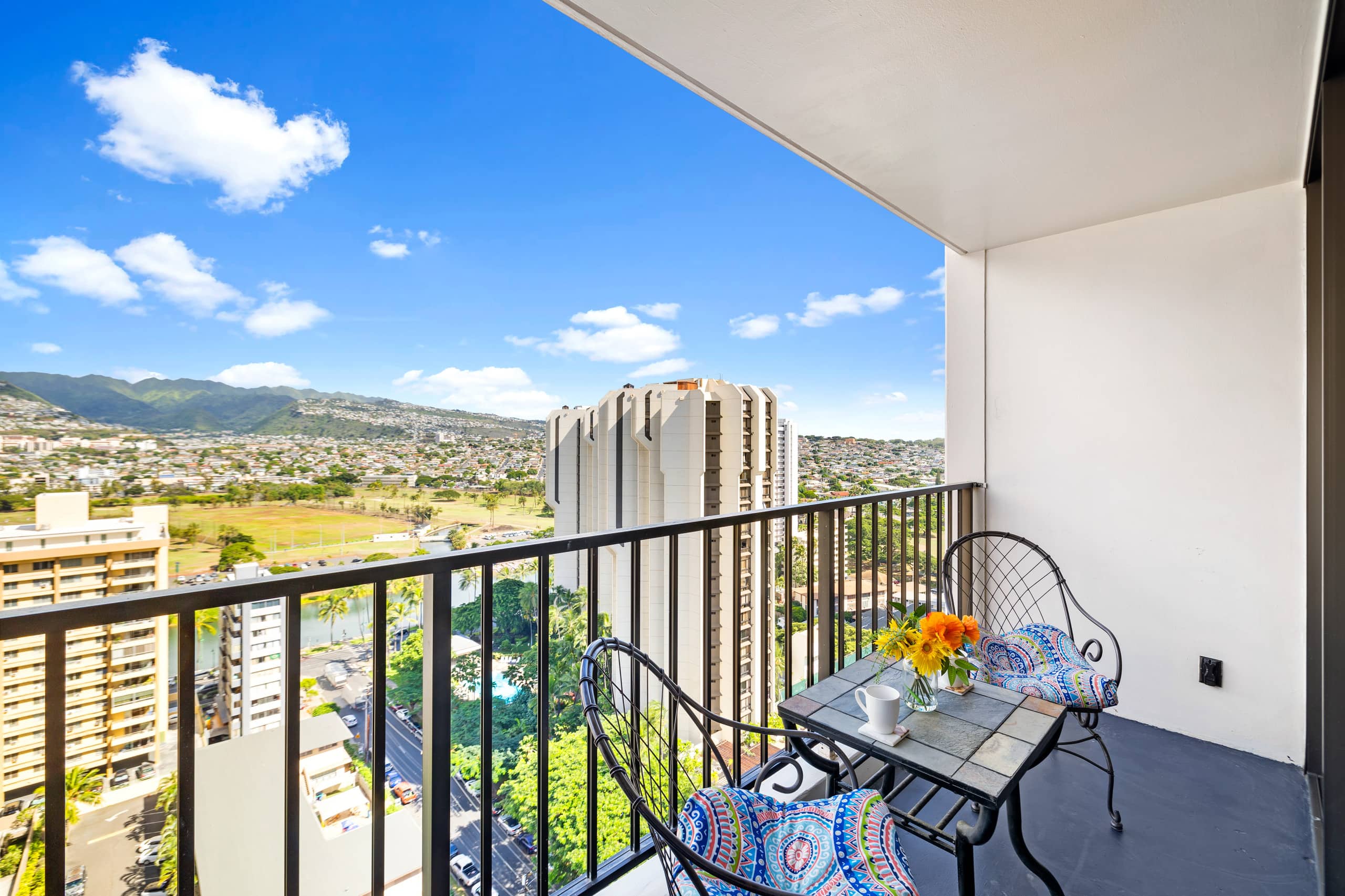 Condo in Honolulu · ★4.82 · 1 bedroom · 2 beds · 1 private bath - Image 21