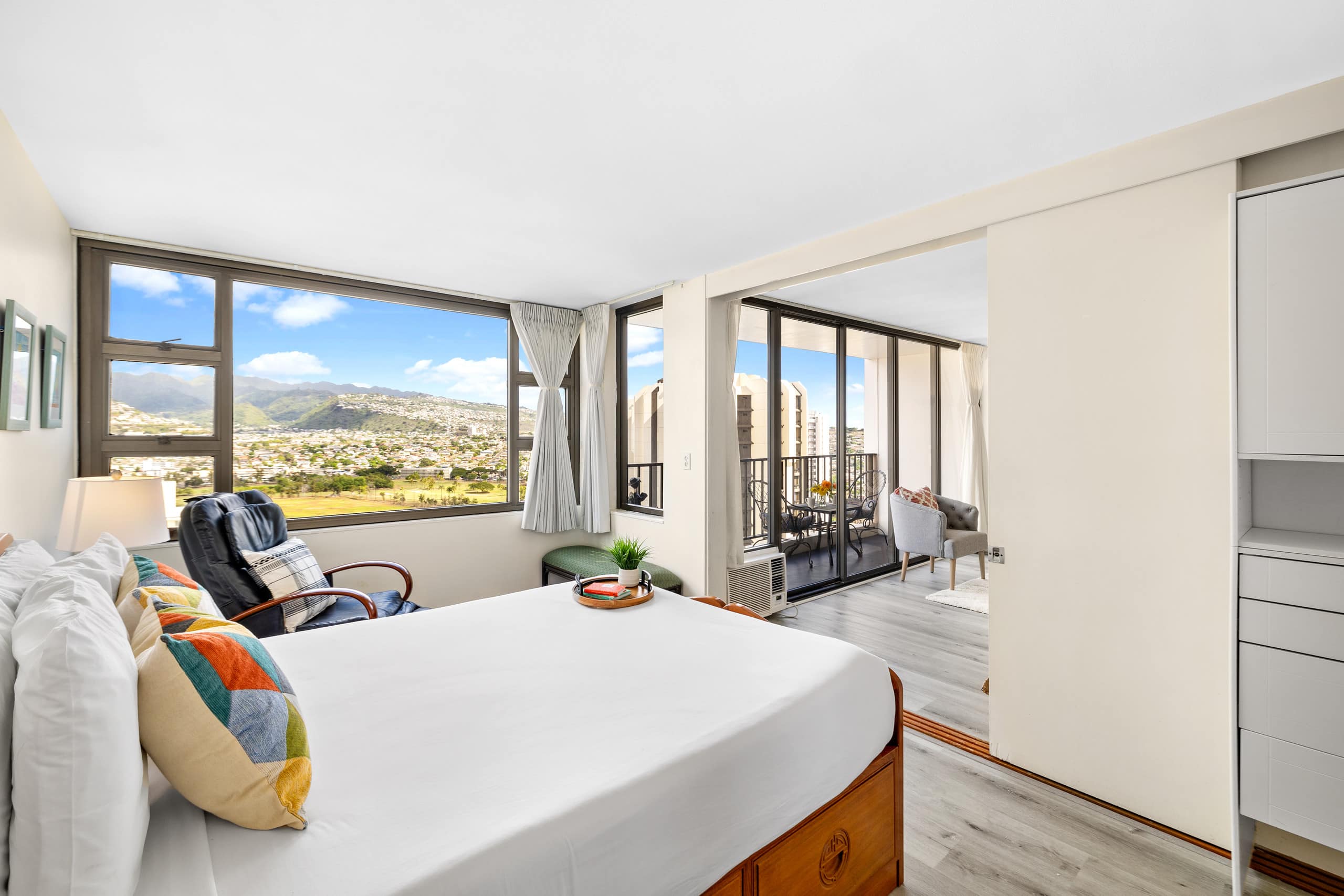 Condo in Honolulu · ★4.82 · 1 bedroom · 2 beds · 1 private bath - Image 14