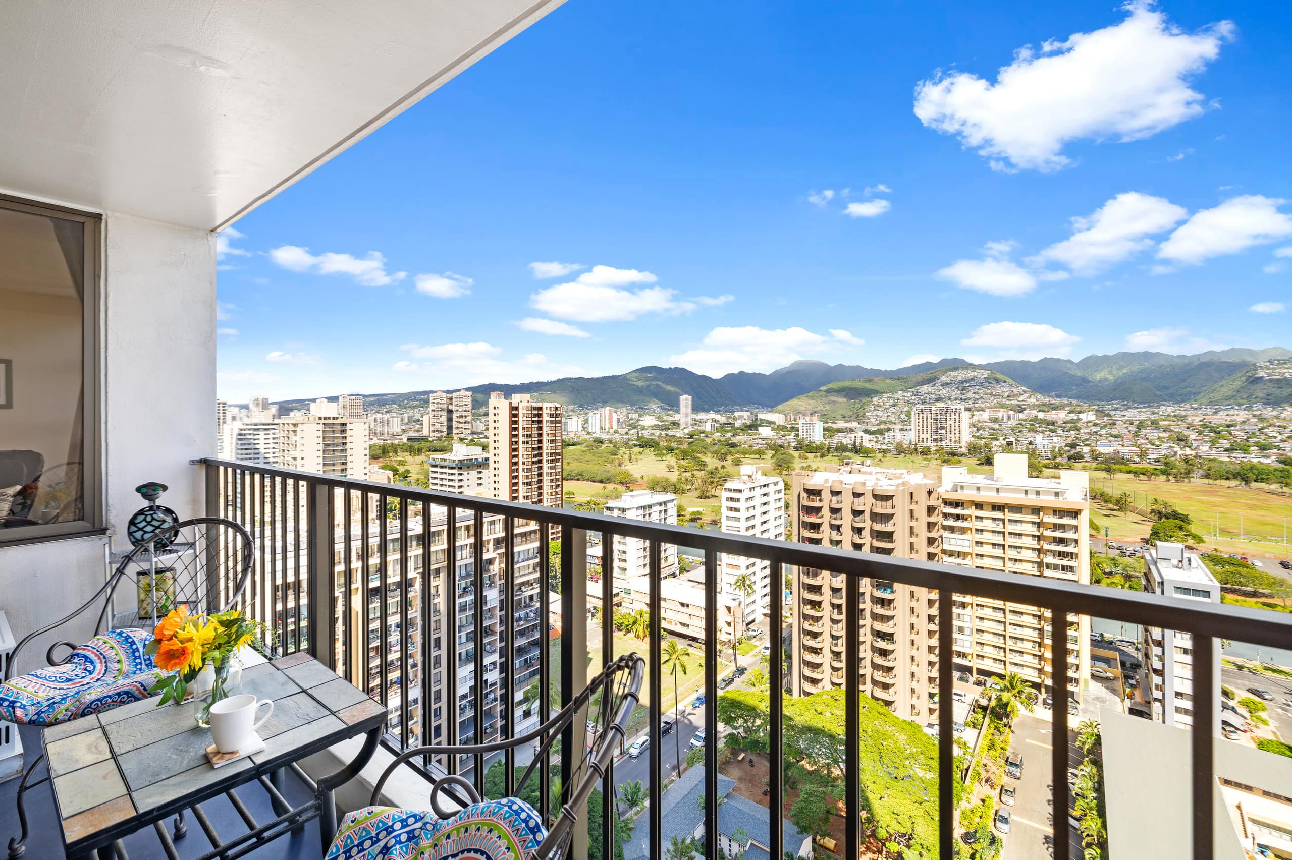 Condo in Honolulu · ★4.82 · 1 bedroom · 2 beds · 1 private bath - Image 22