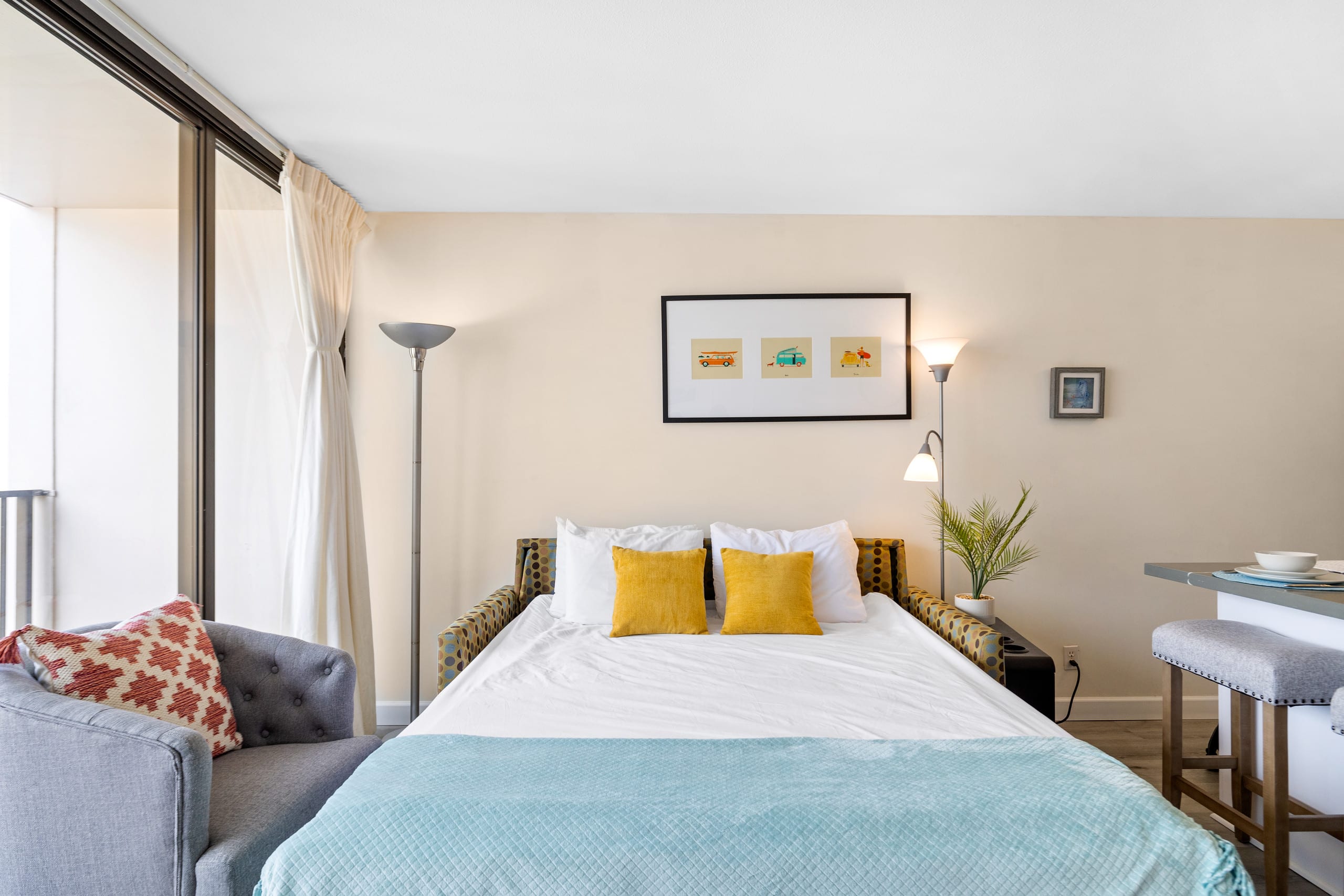 Condo in Honolulu · ★4.82 · 1 bedroom · 2 beds · 1 private bath - Image 4