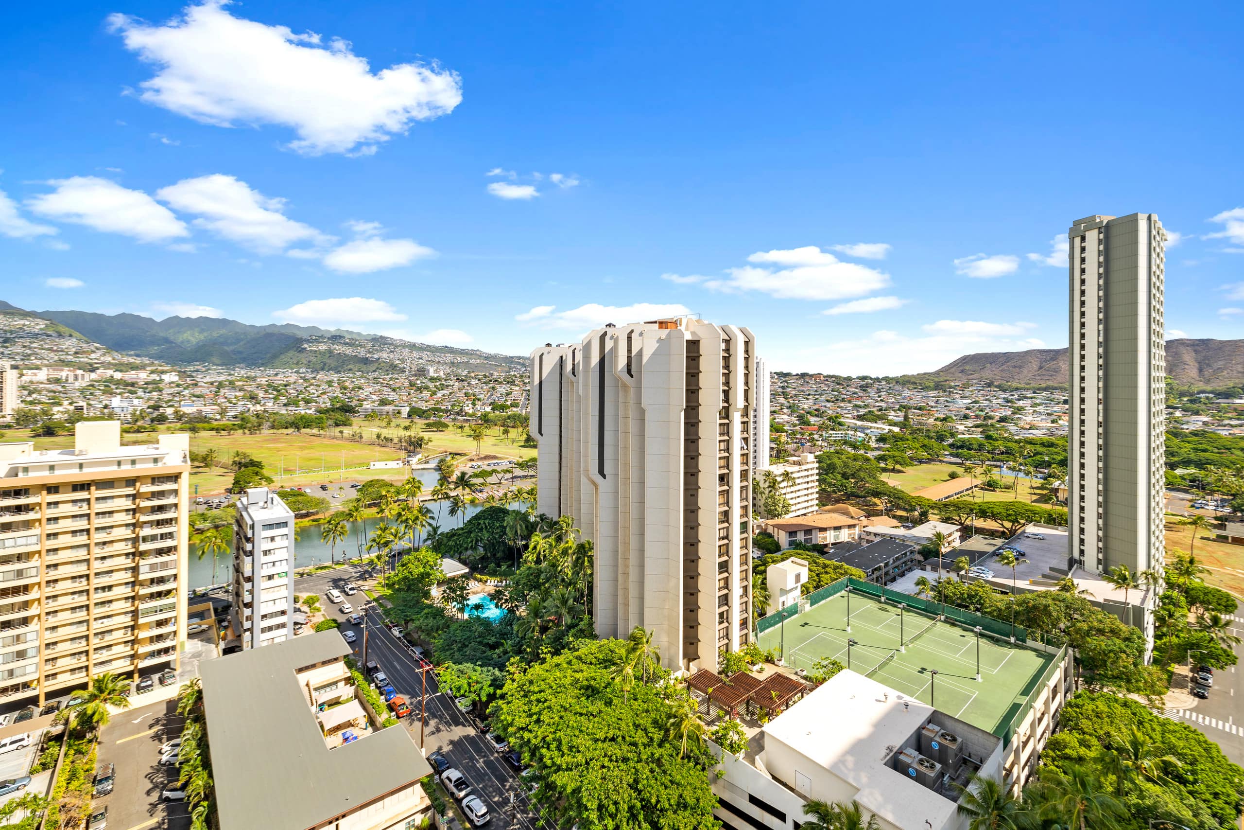 Condo in Honolulu · ★4.82 · 1 bedroom · 2 beds · 1 private bath - Image 23