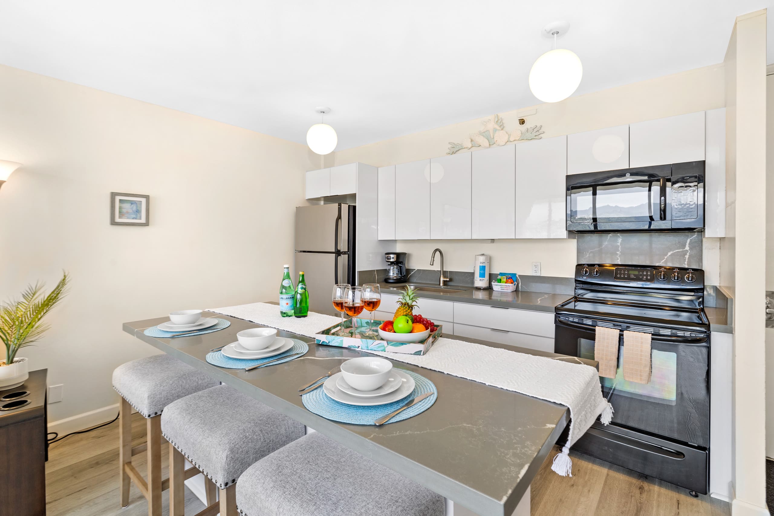 Condo in Honolulu · ★4.82 · 1 bedroom · 2 beds · 1 private bath - Image 9