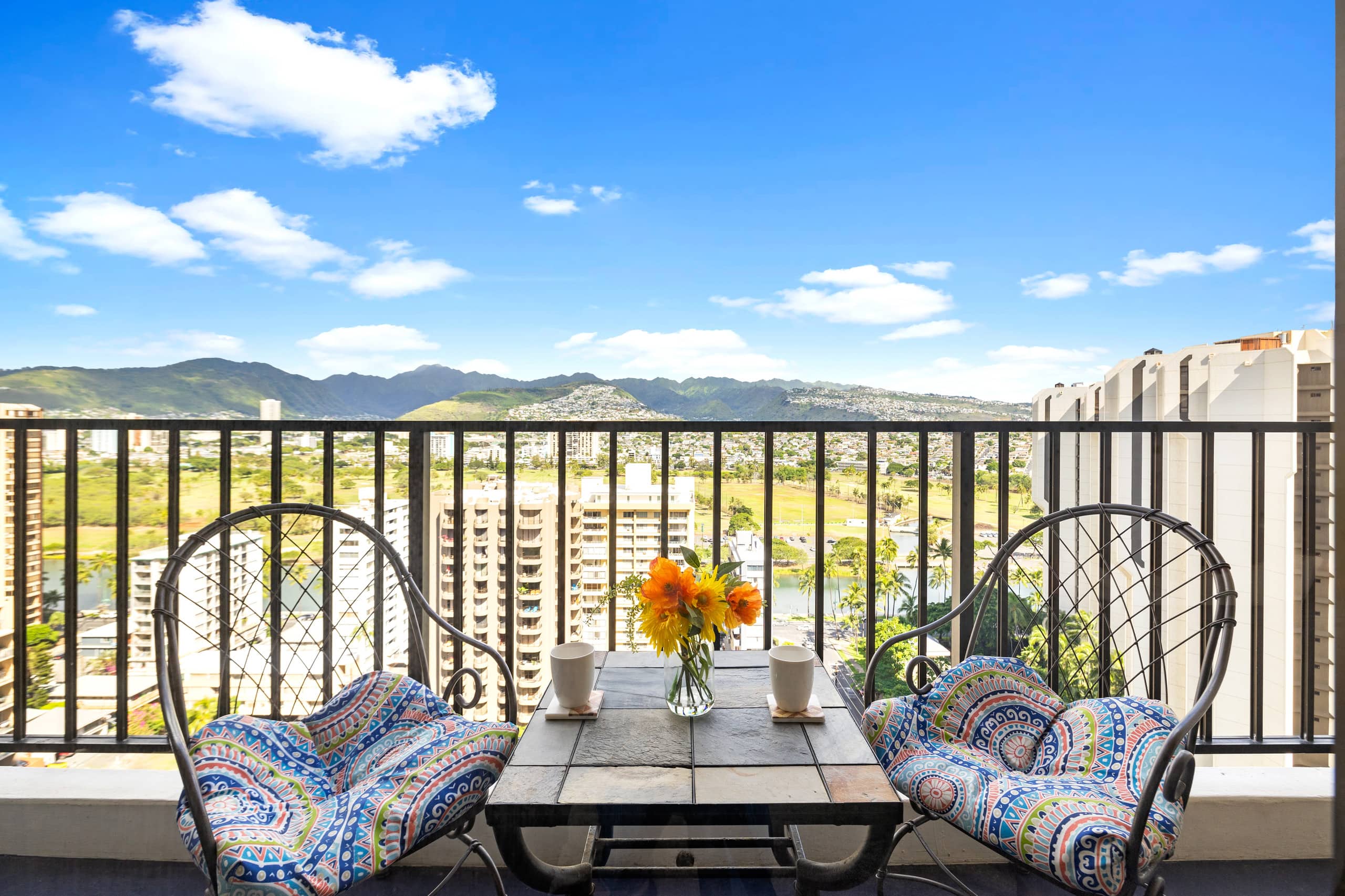 Condo in Honolulu · ★4.82 · 1 bedroom · 2 beds · 1 private bath - Image 20