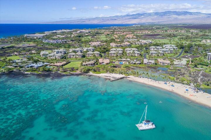 Walk to Sand from Lux Condo w/Hilton Pool Pass gallery image 4