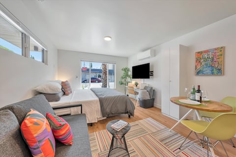 Amazing Apt, King Bed, Kitchen, Walker's Paradise