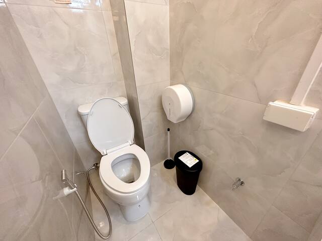 Na Ekkamai Entire Building/ 6 Bedrooms 12guests gallery image 5