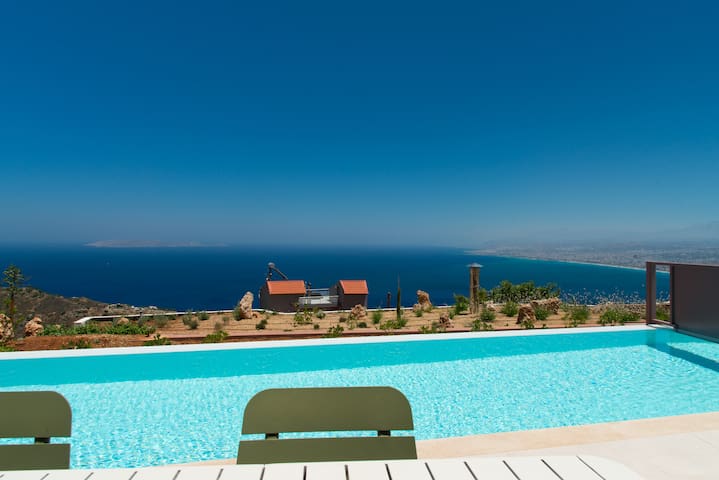 Plethora Luxury Suites, Villa L