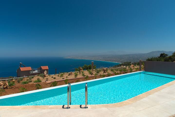 Plethora Luxury Suites, Villa L gallery image 2