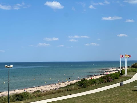 Apartment for 1 to 5 travelers, by the sea