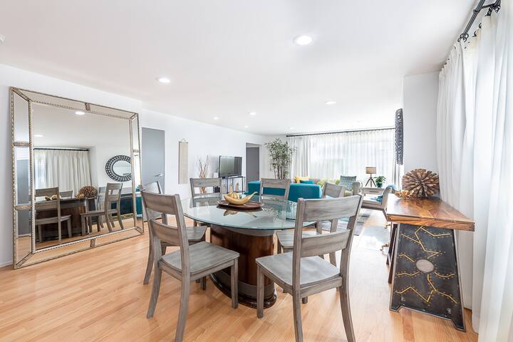 Contemporary Venice Beach Home – Block to Beach gallery image 2