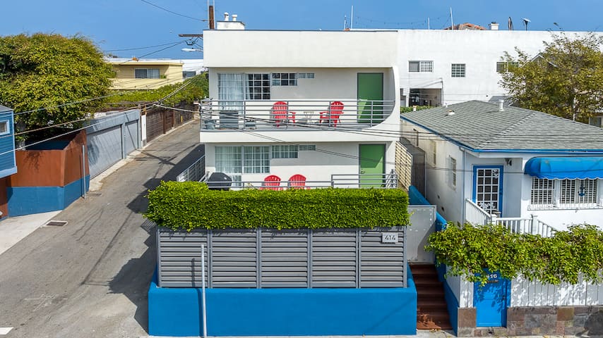 Contemporary Venice Beach Home – Block to Beach