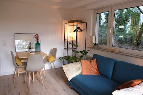 Urban Paradise: Studio in Green Oasis & Terrace