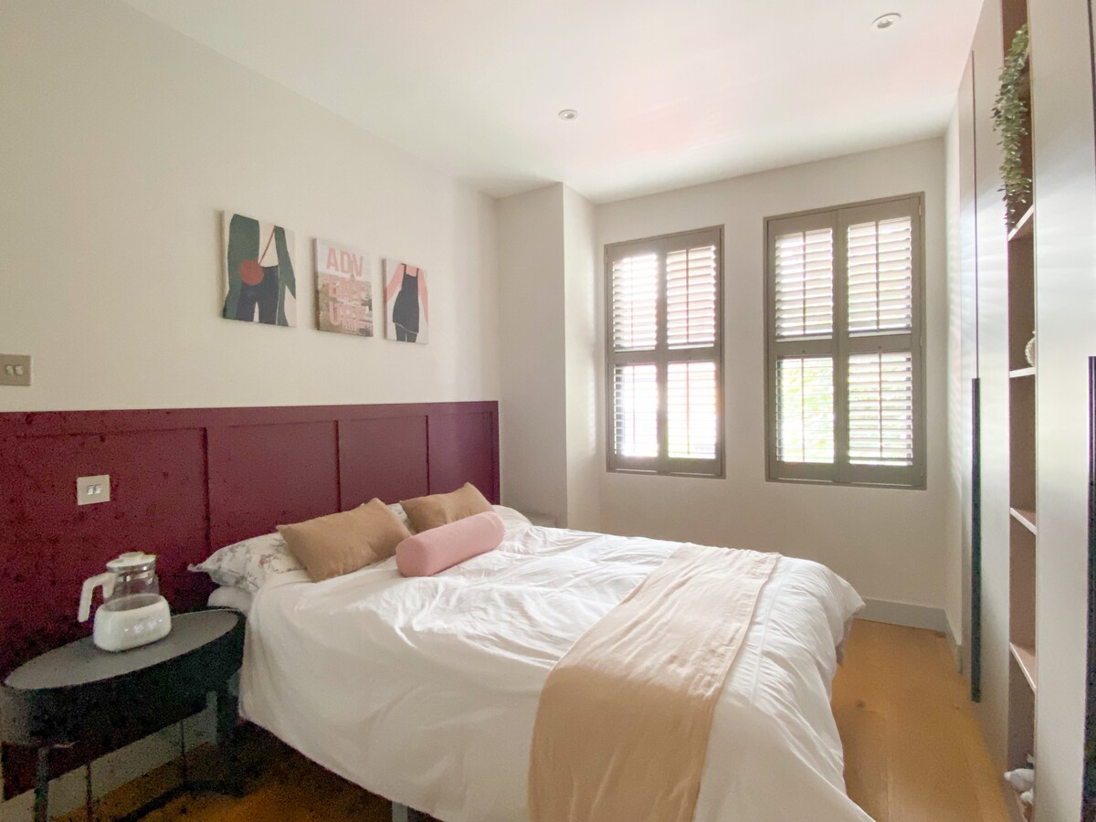 Votre chambre - chambre double avec un lit queen size (W : 1,5 m L : 2 m) 