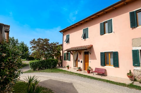 Successful Airbnb property: Surrounded by nature, a short walk from the historic center in Certaldo