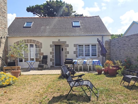 Charming independent house with enclosed garden