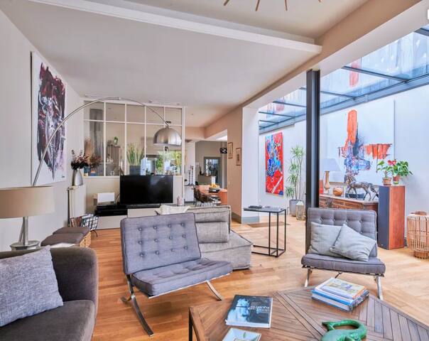 Bordeaux centre, maison 260m², jardin et piscine. gallery image 2