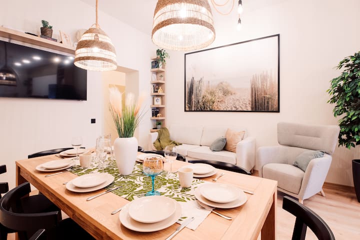 Harmony Apt/9 Guests/Self Check-In/4 BR/Old Riga