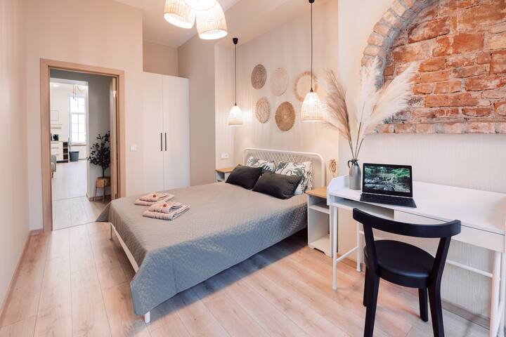 Harmony Apt/9 Guests/Self Check-In/4 BR/Old Riga gallery image 4