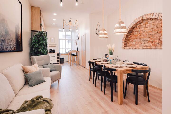 Harmony Apt/9 Guests/Self Check-In/4 BR/Old Riga gallery image 2