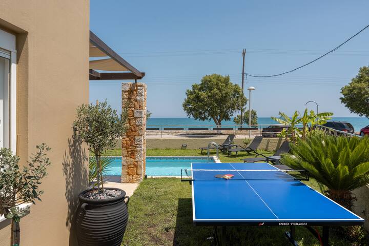 Beachfront Escape, close to shops and tavernas! gallery image 3