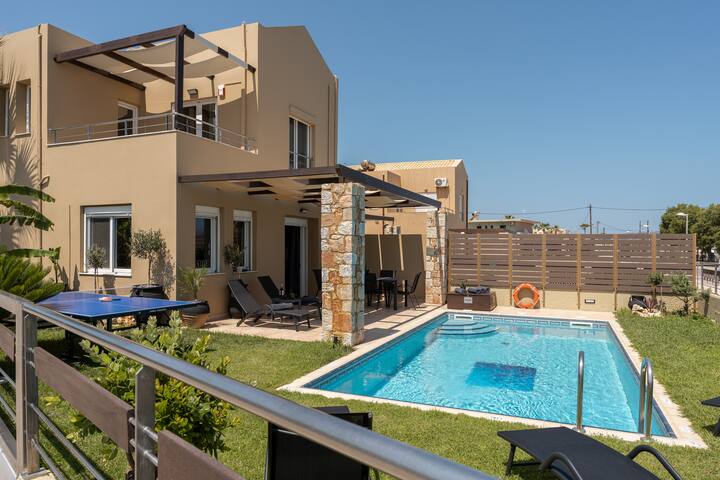 Beachfront Escape, close to shops and tavernas! gallery image 5