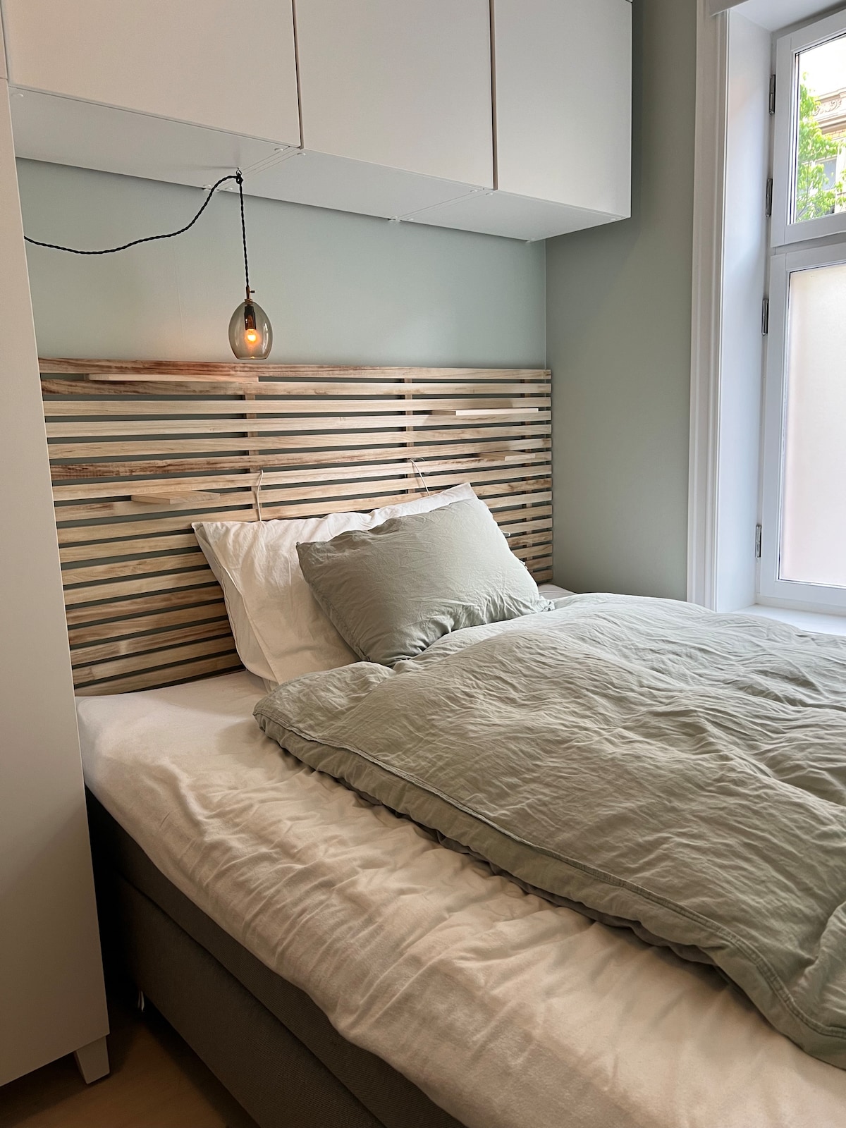 Bedroom with a double bed 180x200