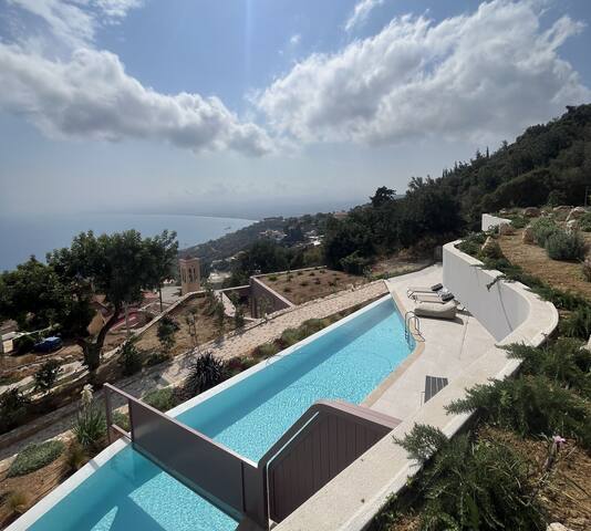 Plethora Luxury Suites, Villa T gallery image 4