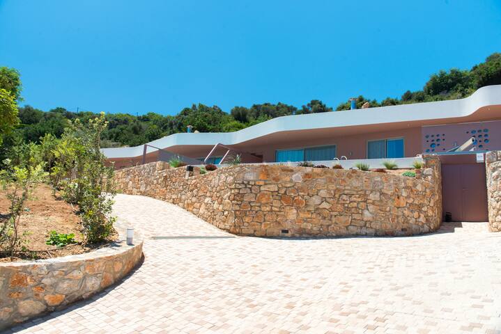 Plethora Luxury Suites, Villa T gallery image 5