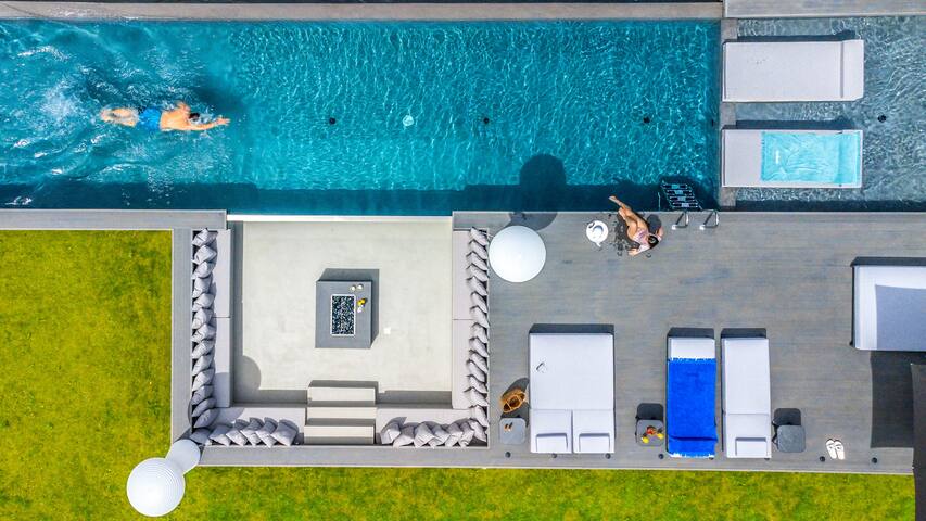 5′ to Chania City / Luxury Villa with Heated Pool gallery image 3