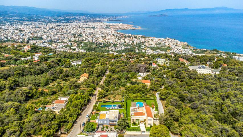 5′ to Chania City / Luxury Villa with Heated Pool gallery image 4