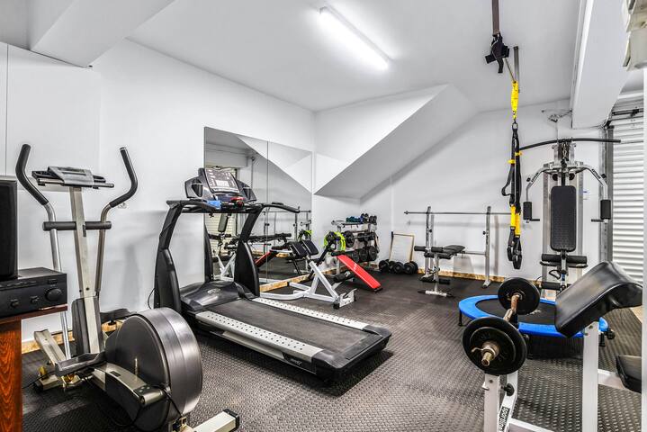 5′ to Chania City / Luxury Villa with Heated Pool gallery image 5