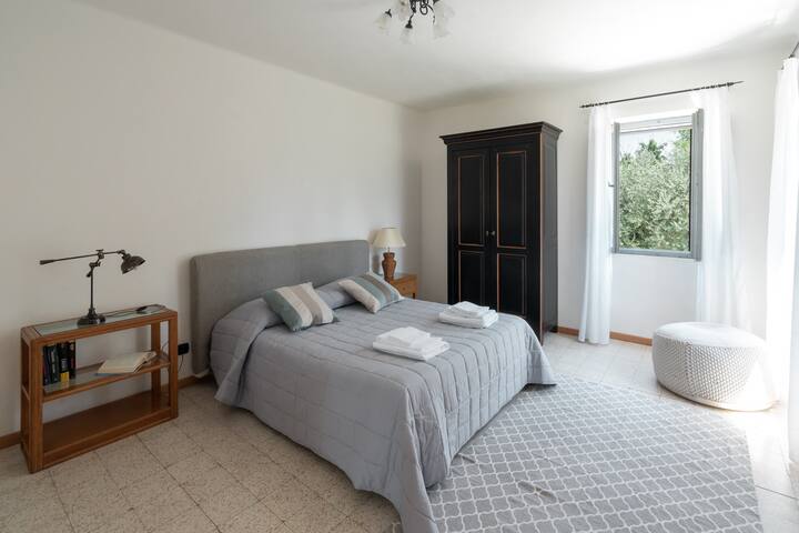 غرفة النوم الثانية ، الطابق الأول