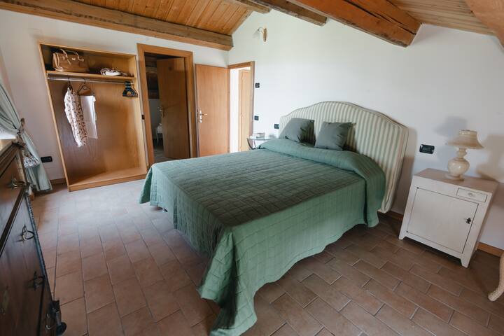 غرفة الطابق الثاني