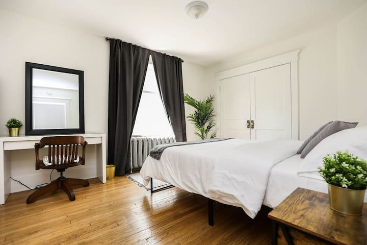 The Norwood Flat! – 1st floor