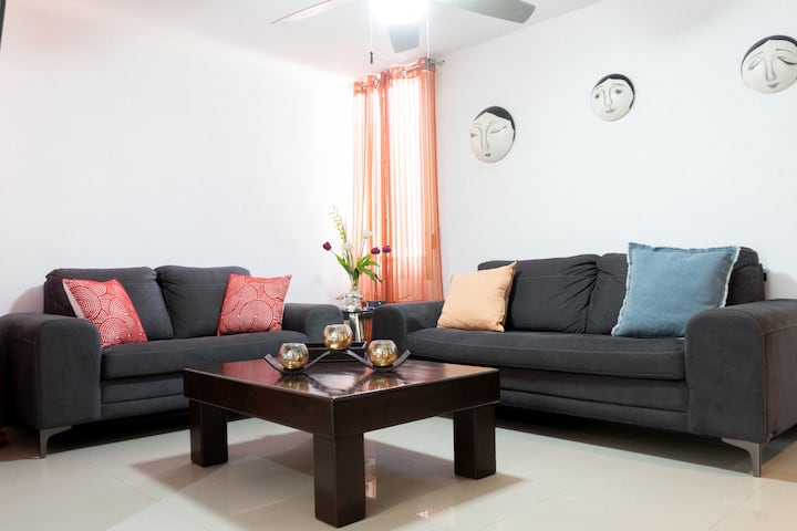 New Lovely 3 Bedroom Apt W/king Bed + Free Parking - Monterrey