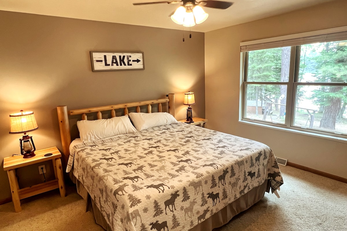 Dormitorio principal, cama tamaño king y baño privado