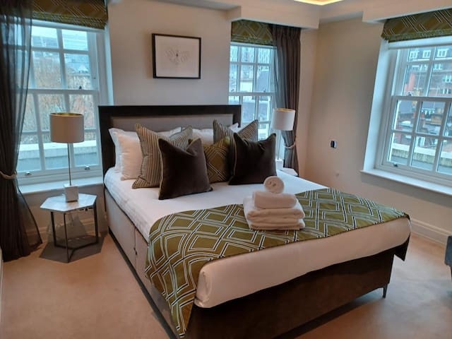 Three-Bed Penthouse in Hope House, Westminster gallery image 2