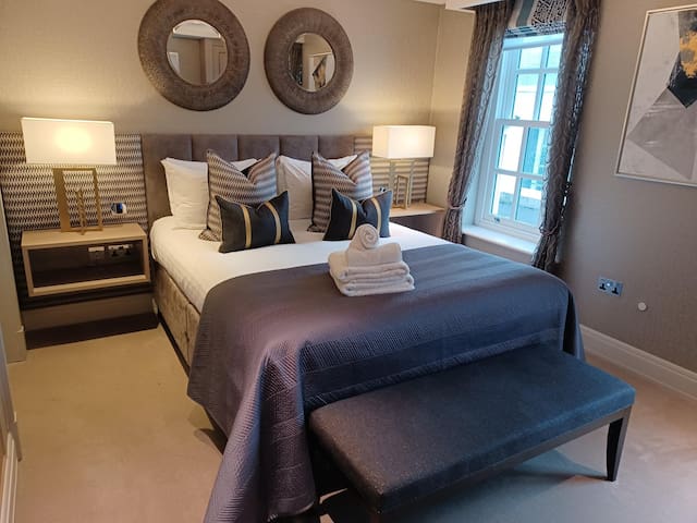 Three-Bed Penthouse in Hope House, Westminster gallery image 3